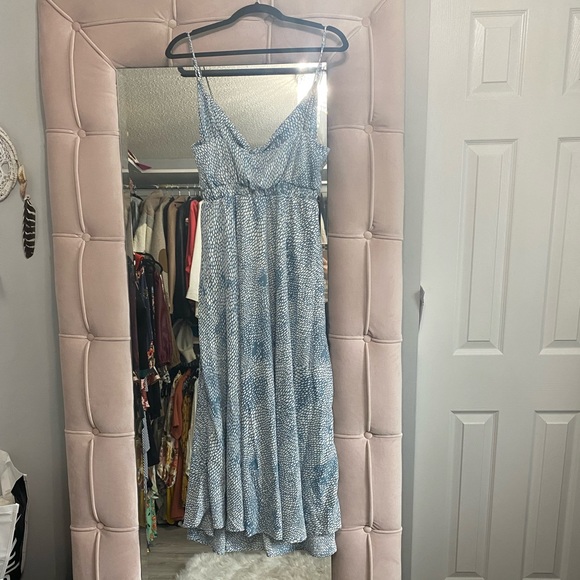 Front tie, cut out maxi dress. Size large. Never worn - Picture 5 of 5